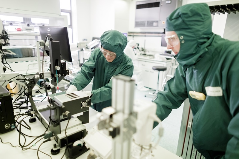 Oxford PV's perovskite cell development