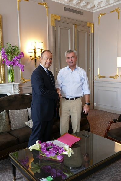 Signed and sealed: Thales and LeoSat shake on it