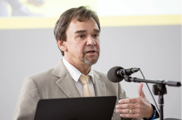 Dr Horst Heinol-Heikknen.