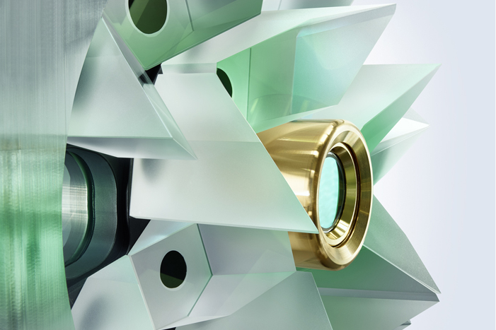 YAG disk generates multi-kilowatt laser output.