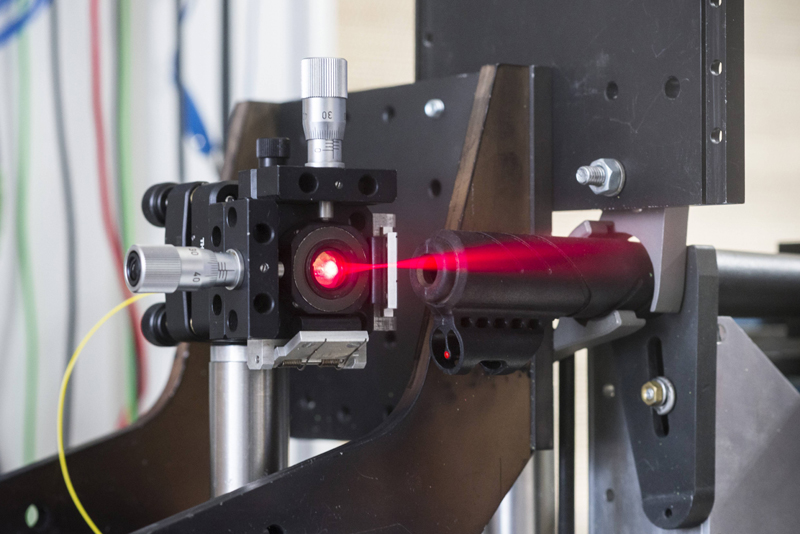 KIT's experimental set up to demonstrate ultrarapid distance measurement.