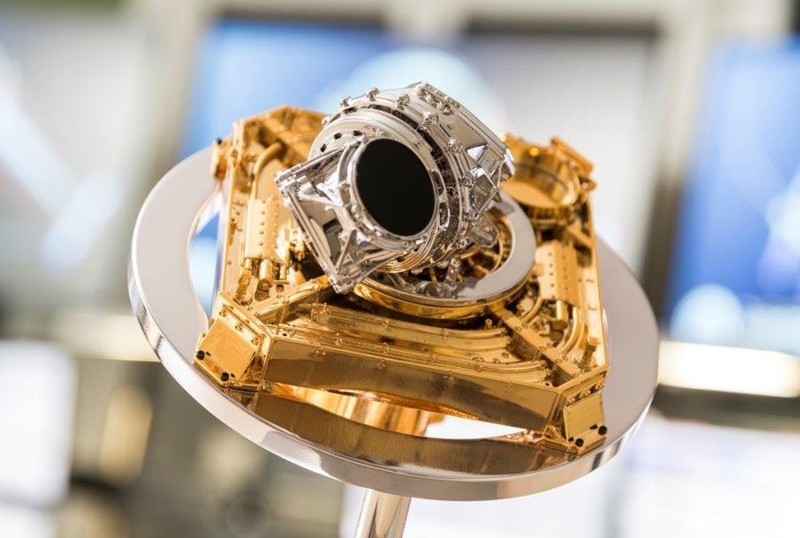 Laser terminal for space communications