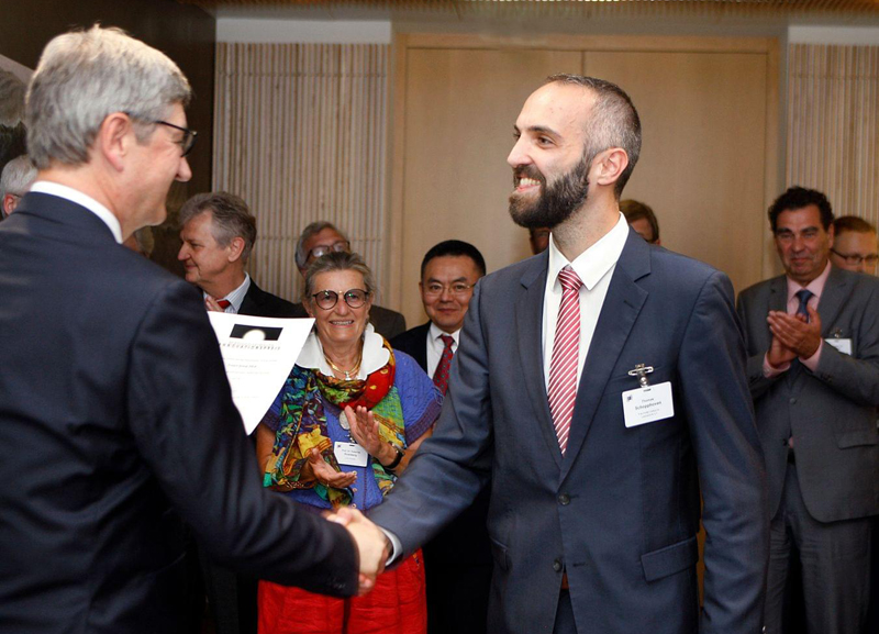 First Prize was awarded for Extreme High-speed Laser Material Deposition.