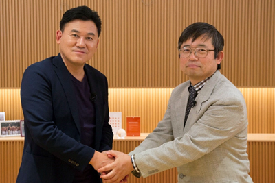 Rakuten CEO Hiroshi Mikitani and Dr. Hisataka Kobayashi, senior investigator at NIH.
