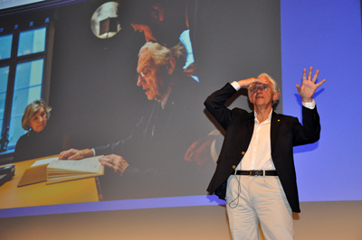 Prof Gérard Mourou takes questions.