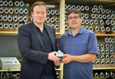 Brewers coup: Purion's Wipprich and Fraunhofer's Westerhoff with UV-C LED unit.