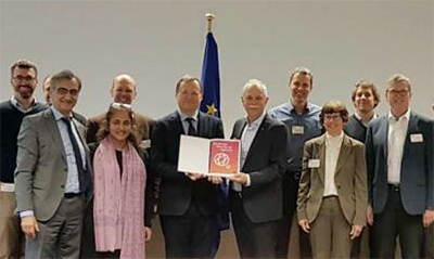 Prof. Mlynek, chair of Strategic Advisory Board, presents the SRA document.