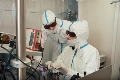 Single-frequency source