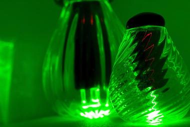 Through a glass magnetically: diamond particles