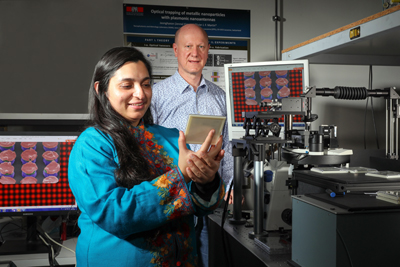 Debdatta Ray and Olivier Martin in the Nanophotonics and Metrology Laboratory.
