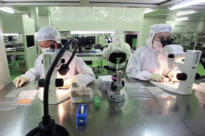 LightPath Technologies manufactures optical and infrared components.