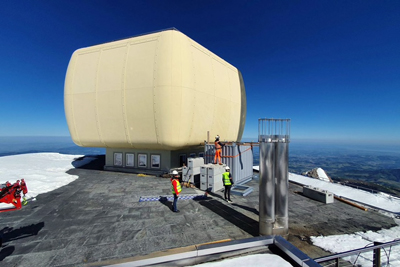 Installation of the laser lightning rod at the weather station on Mount Säntis.