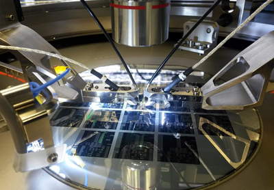 Measurement setup with wafer prober, optical fiber probes and wafer.