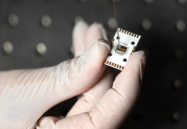 Quantum cascade: fingertip-scale sensor