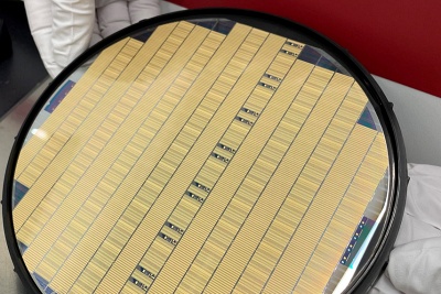 Wafer growth: 6-inch InP platform