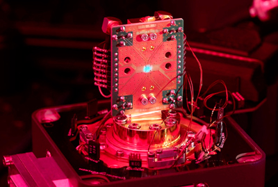 Heart of quantum internet node is a cultured diamond with nitrogen vacancies.