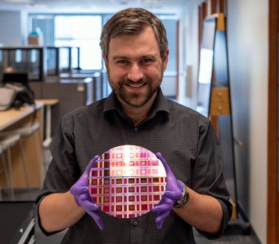 Beam-steering optical chips