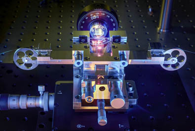 A USP laser writes a fiber Bragg grating into a fiber.