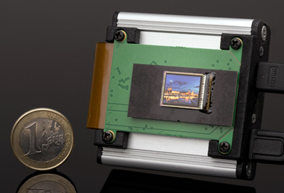 0.62-in SXGA High-Voltage CMOS Backplane with OLED.