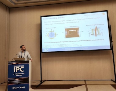 Samuel Gilinsky describing the new OCT device