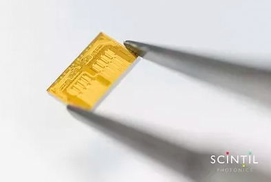 Scintil’s LEAF Light™ single-chip DWDM-native light engine.