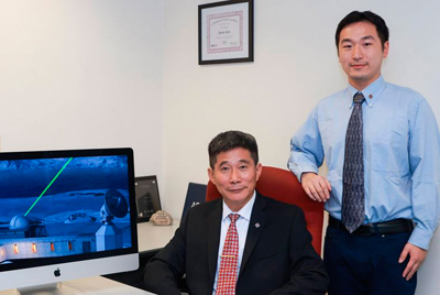 Surf’s up: Prof. Jianli Chen and Dr Yufeng Nie.