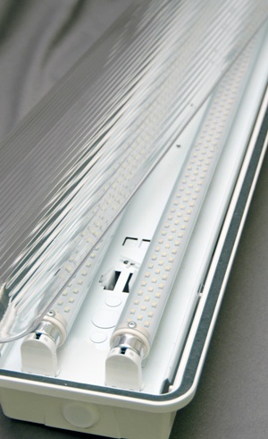 Linear fluorescent replacement