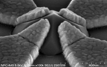 Dotty about research: An InAs/InP quantum dot with four electrodes, developed at uOttawa.