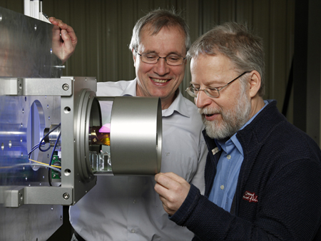 Rail enthusiasts: Fraunhofer's Heinrich Höfler (l) and Harald Wölfelschneider 
