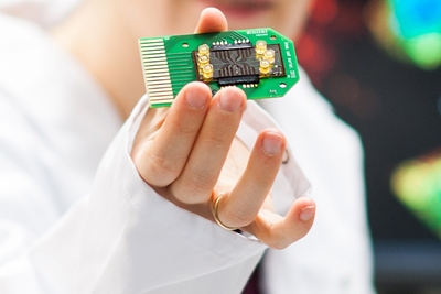 IMEC's lens-free imager