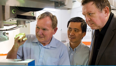 New dawn: Professors Sir David Payne, Tjin Swee Chuan and Nikolay Zheludev.