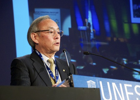 Steven Chu, Professor of Humanities & Sciences and of Molecular & Cellular Physiology at Stanford University.