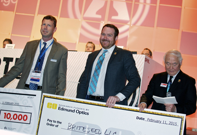 2015 victor Jonathan Gunn, Jay Kummler, Jenoptik (L), and Toyomiko Yatagai, SPIE (R).