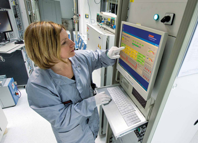 Robustness tests are carried out in Osram's Reliability Lab.