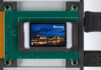 The new OLED microdisplay has a resolution of 1920x1200 pixels. 