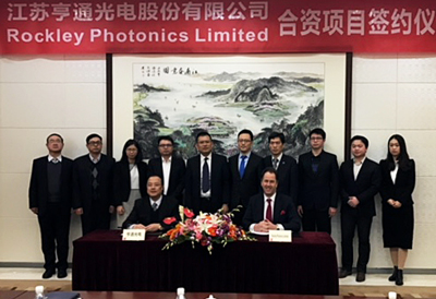 欢迎 or Huānyíng! Senior Heng Tong scientists welcome Rockley's Andrew Rickman.