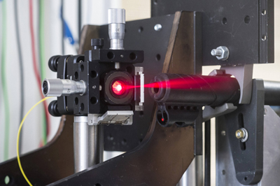 KIT's experimental set up to demonstrate ultrarapid distance measurement.