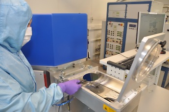 Sensor chips: chemically adaptable to detect small molecules