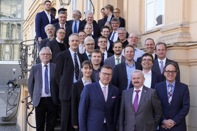 The QUILT team with Fraunhofer President Prof. Reimund Neugebauer (front).